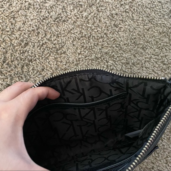 Calvin Klein Shoulder bag - Picture 4 of 7